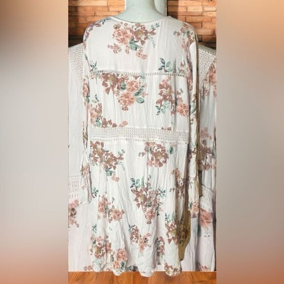 Torrid Pink White Floral Pleated Georgette Eyelet Gauze Tunic Top Wm’s Size 3 - Picture 3 of 5